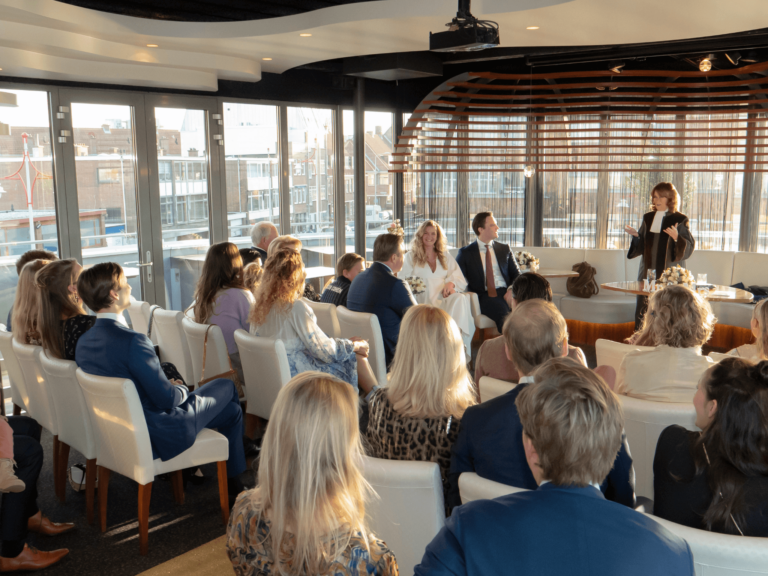 Trouwceremonie bij Catch by Simonis aan de tweede binnenhaven van Scheveningen