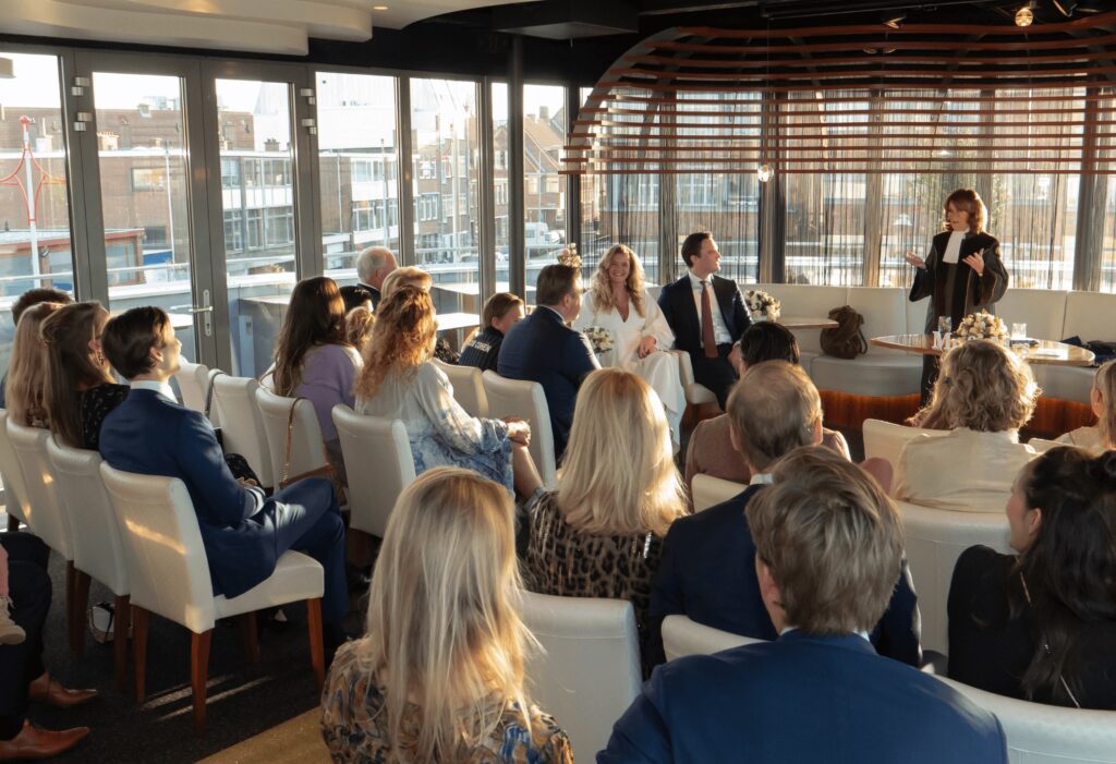 Bruiloft op de bovenste etage van Catch by Simonis aan de jachthaven Scheveningen
